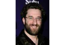 'Saved by Bell' star Dustin Diamond dies from cancer at 44